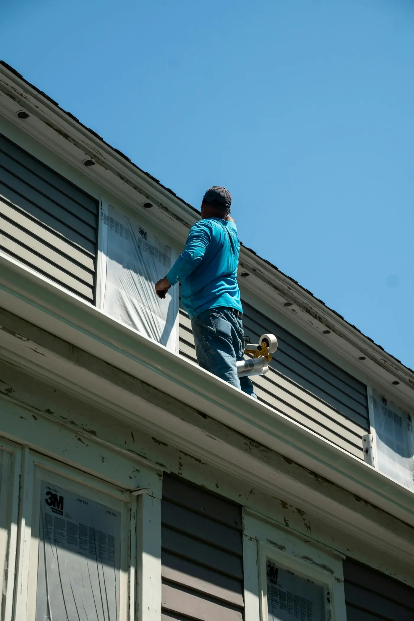 Abkleben eines Fensters mit Folie, Vorarbeit